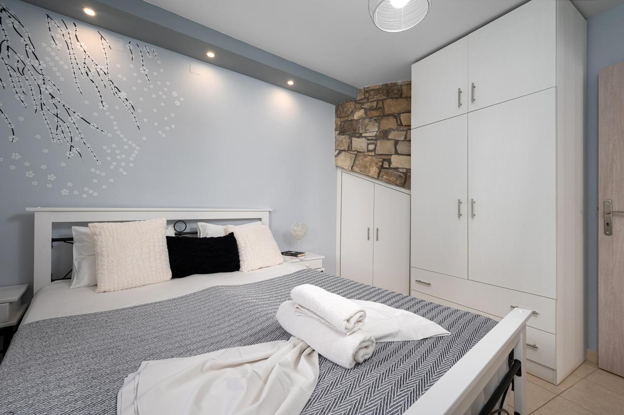Milos Apartment Каламакі Екстер'єр фото