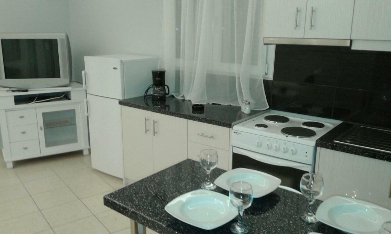 Milos Apartment Каламакі Екстер'єр фото